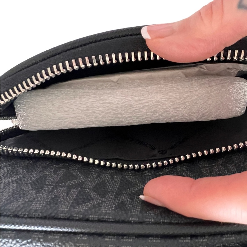 Authentic Michael Kors Jet Set Travel Logo Crossbody Bag - Picture 6 of 6